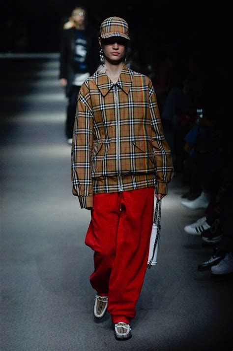 collezione primaverile burberry 2018|Watch Burberry Fall 2018 Ready.